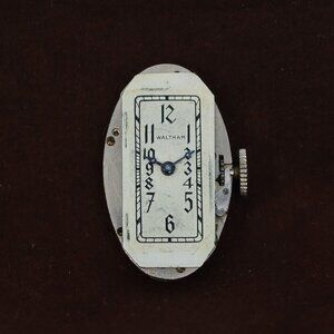 Vintage Waltham Art Deco Oval Silver Dial with Manual Wind Movement 17 Jewels